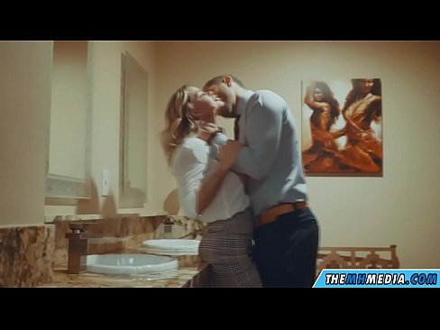 ❤️ 當一個豐滿的金發女郎在公共廁所引誘你時 ❌ 色情fb 在色情 zh-tw.xxxner.ru